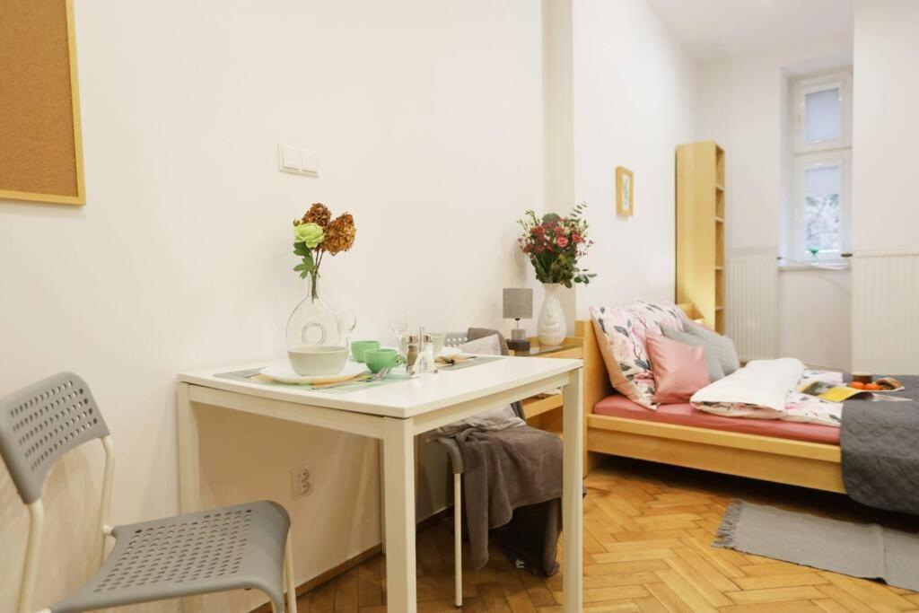 Batorego Cosy Apartment 2 Krakow Bagian luar foto